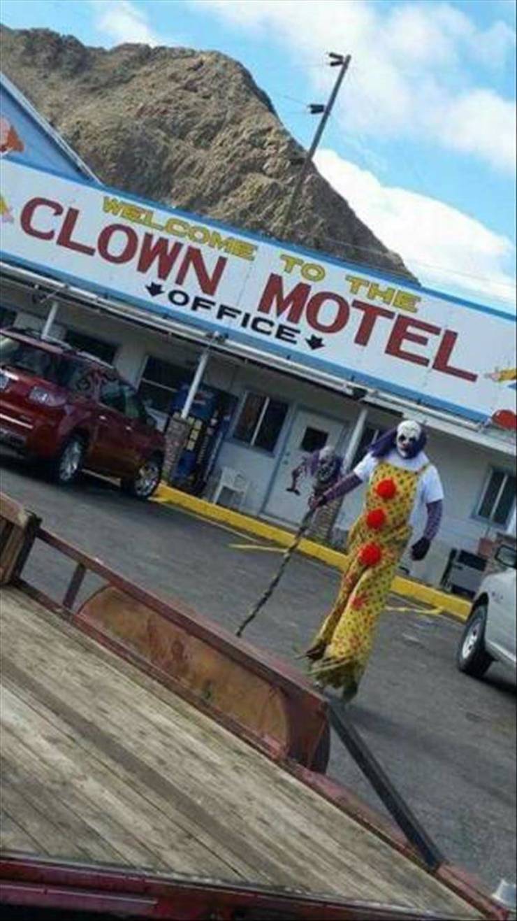 fun randoms - clown motel - Welcome Clown Motel To The Office