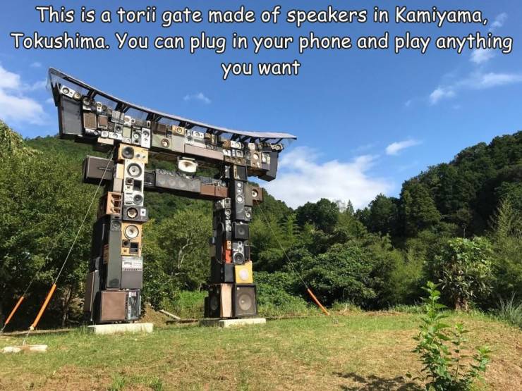 fun randoms - speaker torii japan - This is a torii gate made of speakers in Kamiyama, Tokushima. You can plug in your phone and play anything you want Tos To Ge