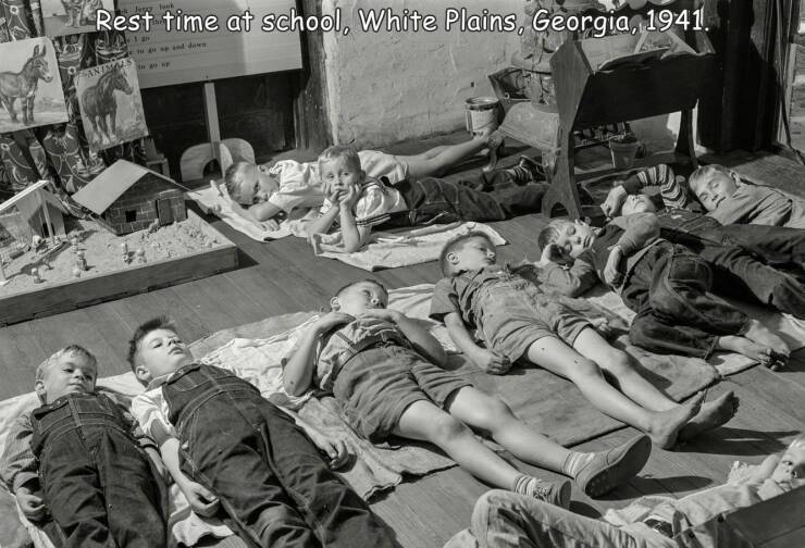fun randoms - monochrome photography - Rest time at school, White Plains, Georgia, 1941. Anims