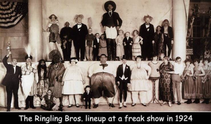 fun randoms - barnum circus - Ses Bo Sites The Ringling Bros. lineup at a freak show in 1924