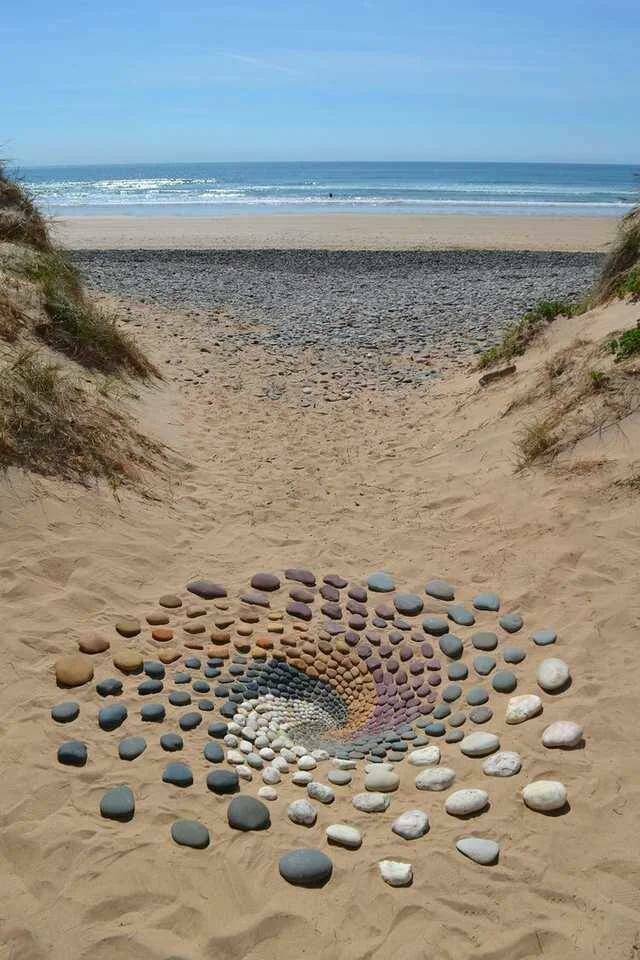 fun randoms - funny photos - stone art on beach