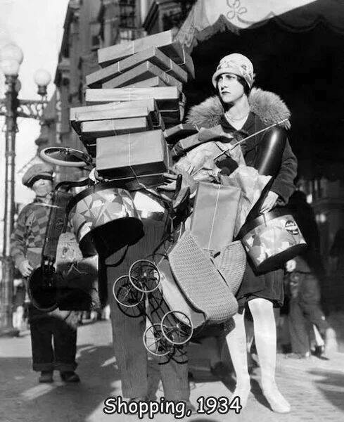fun randoms - funny photos - vintage ladies shopping - U Shopping, 1934