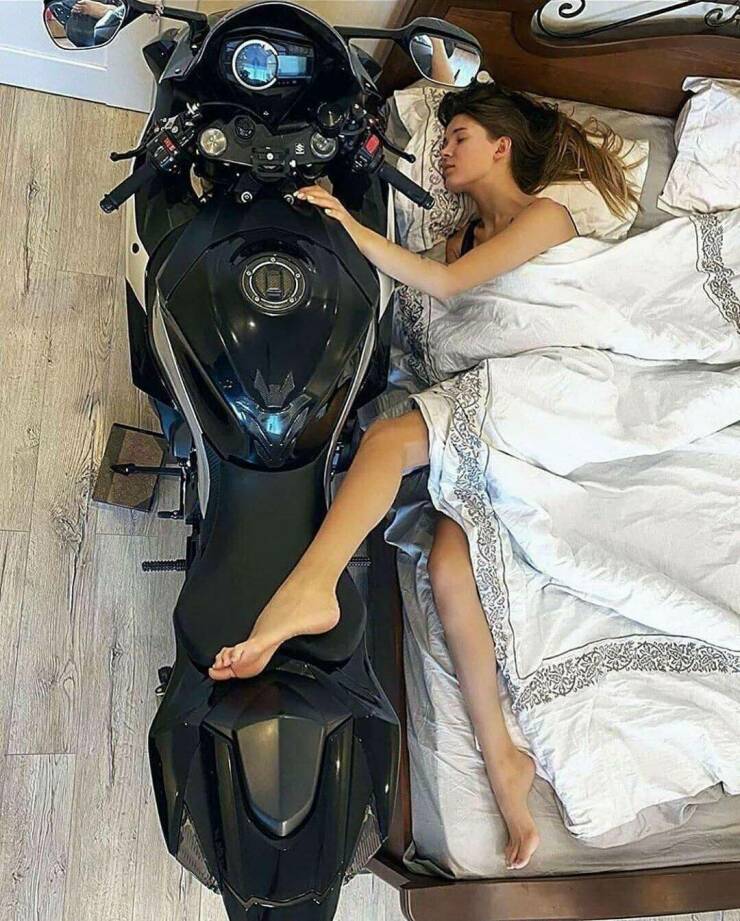fun randoms - funny photos - girl in bed with motorcycle
