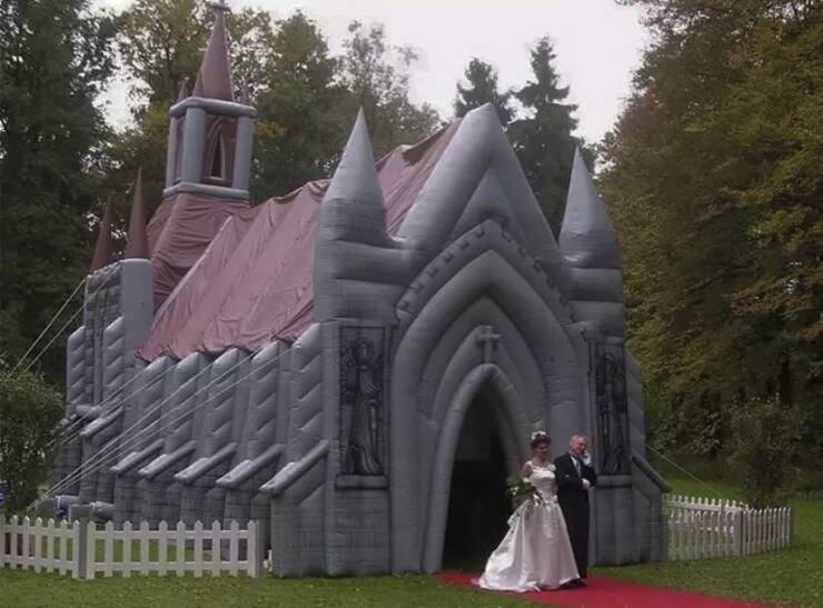 fun randoms - funny photos - wedding themed bounce house -