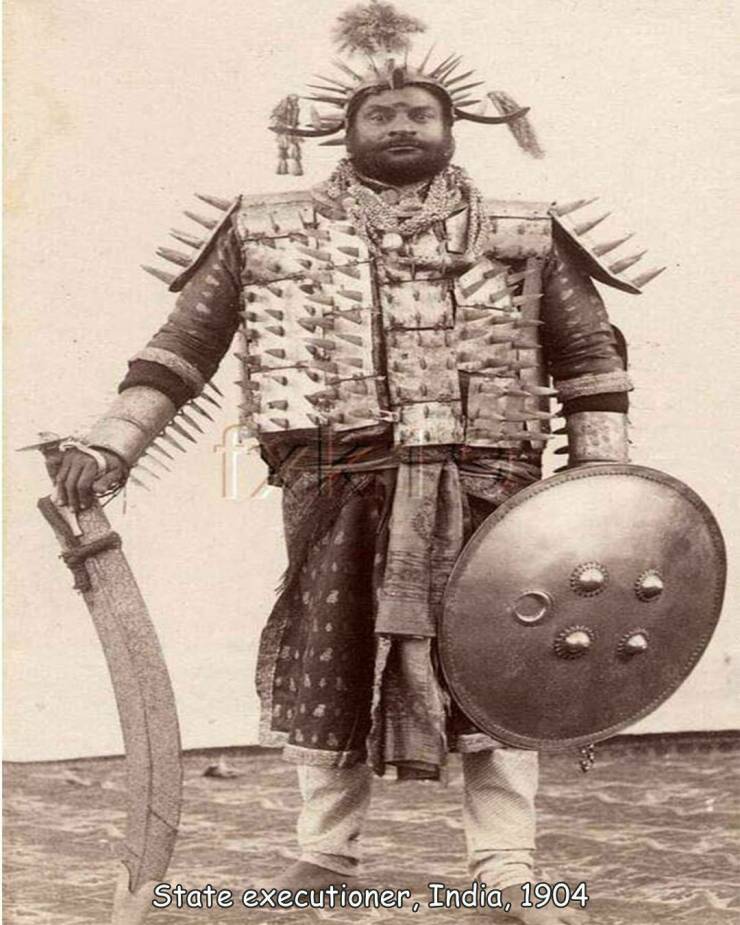 fun randoms - funny photos - State executioner, India, 1904