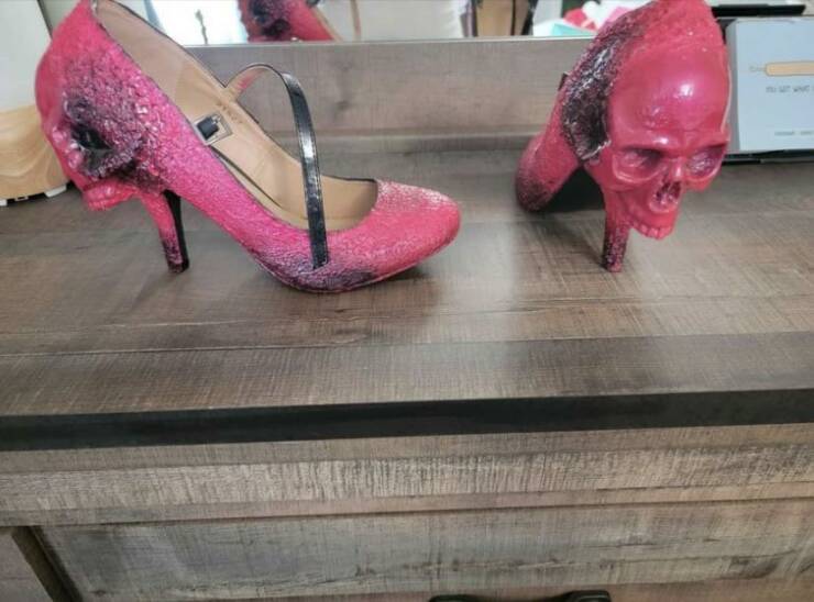 fun randoms - funny photos - high heeled footwear