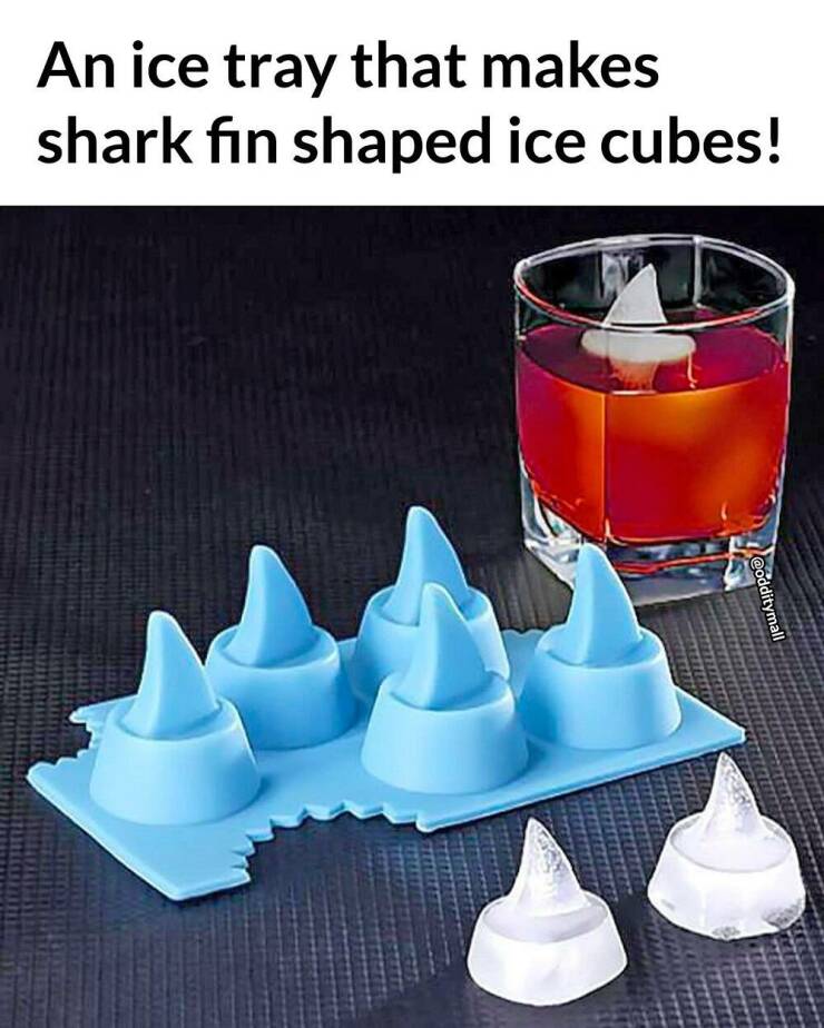 fun randoms - funny photos - Ice cube - An ice tray that makes shark fin shaped ice cubes!