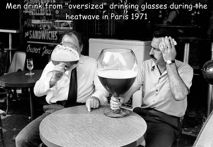 awesome random pics  - beer funny - Men drink from "oversized" drinking glasses during the heatwave in Paris 1971 Sas Sandwichs Ouvert Jour grative 32