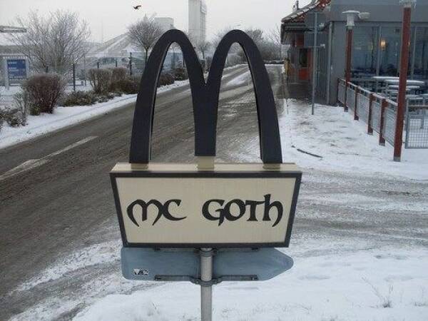 cool random photos - goth mcdonalds - Mc Goth