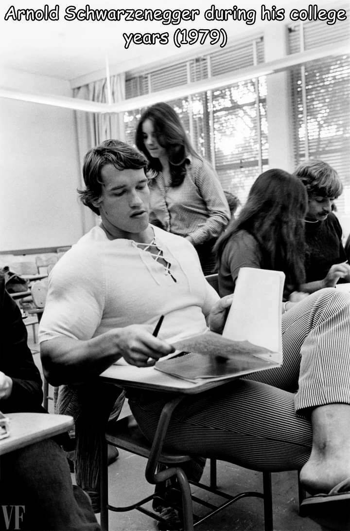 cool random photos - arnold schwarzenegger reading - Arnold Schwarzenegger during his college years 1979 Ve O