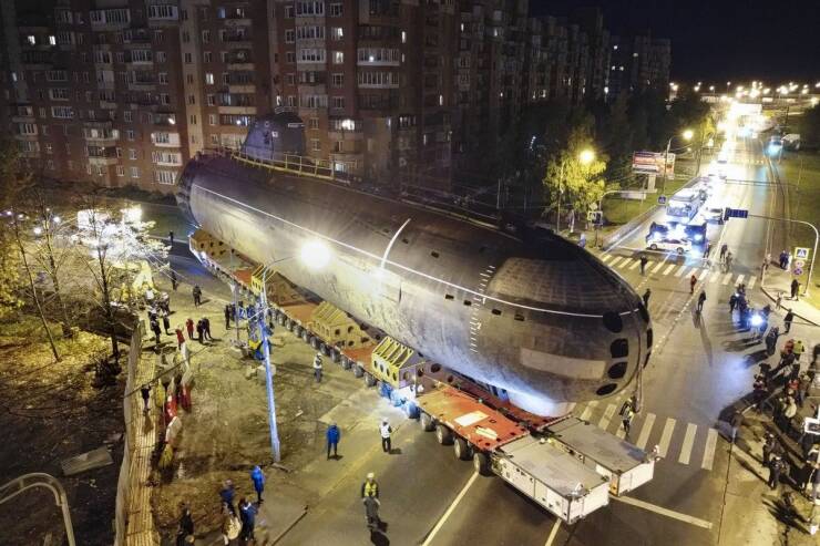 cool pics and funny photos - first russian nuclear submarine - Ilu Tuh Erh Anxxy