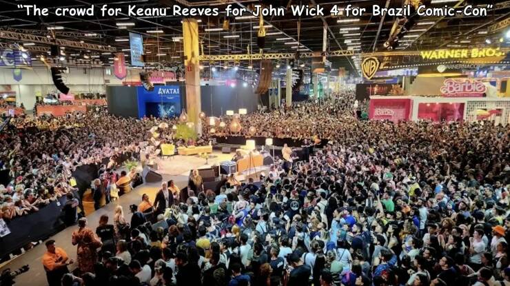 cool random pics - crowd - "The crowd for Keanu Reeves for John Wick 4 for Brazil ComicCon" Avatai Bardzo Warner Bros Arnernac Barbie