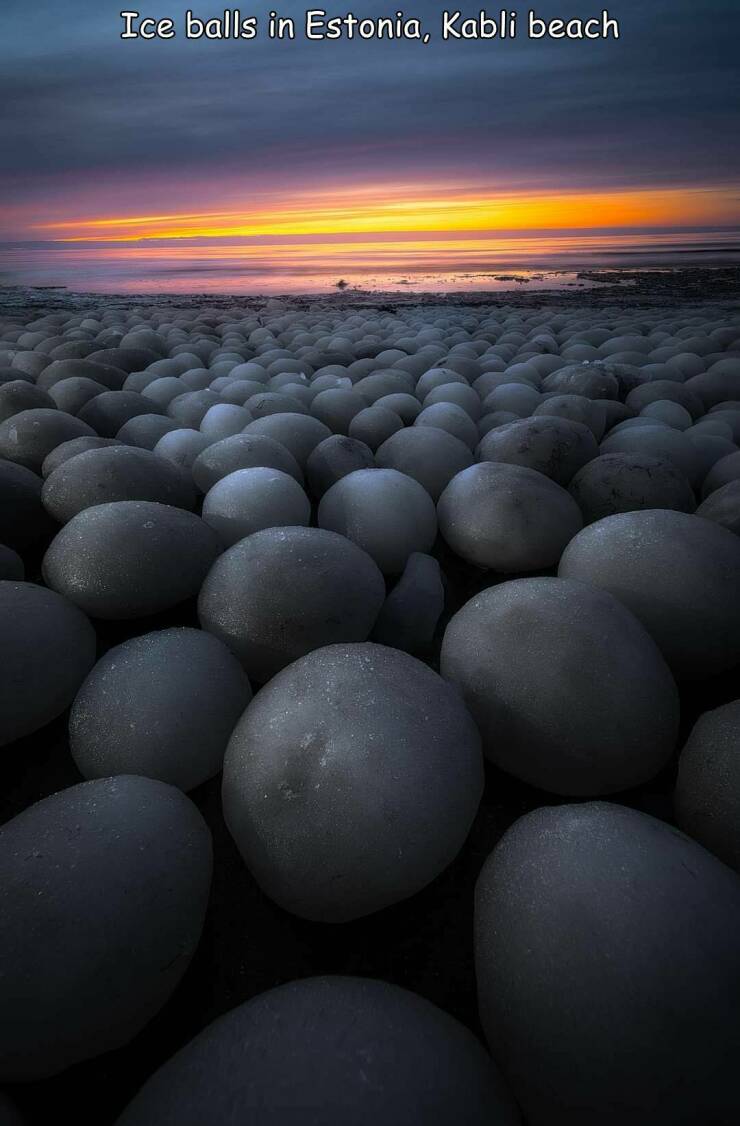 funny pics and cool randoms - atmosphere - Ice balls in Estonia, Kabli beach