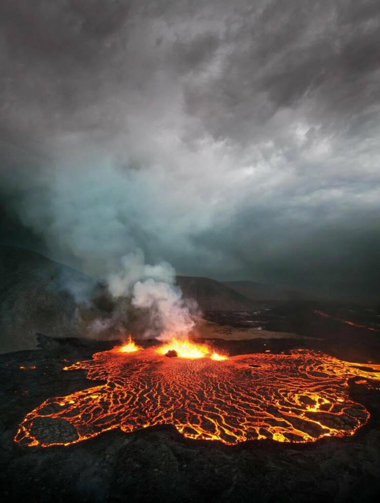 monday morning randomness - types of volcanic eruptions