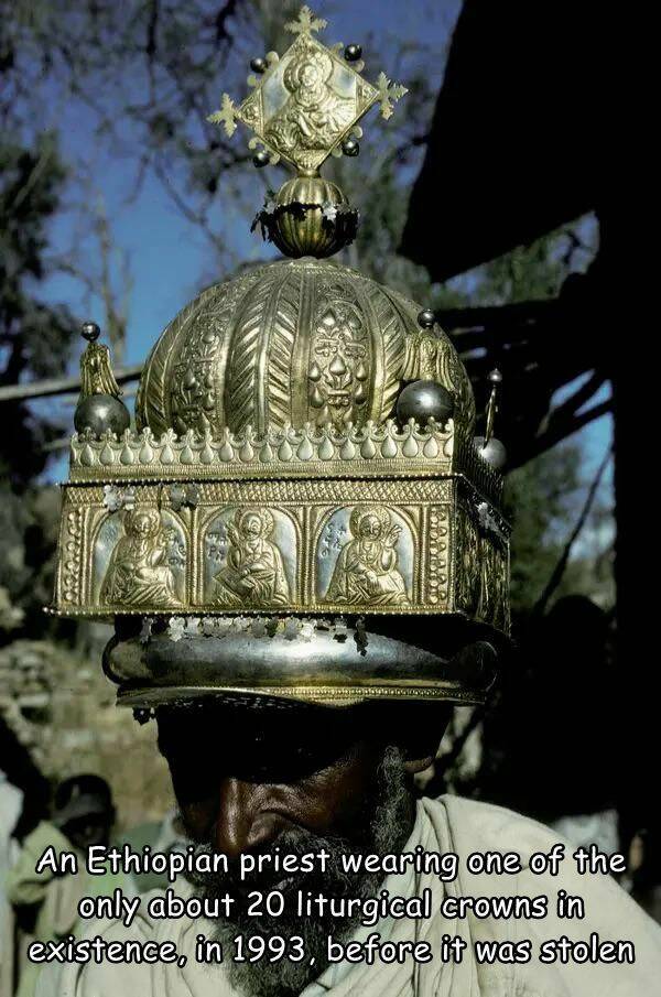 cool random pics - triple crown ethiopia - C161011GAPORE 2000OO An Ethiopian priest wearing one of the only about 20 liturgical crowns in existence, in 1993, before it was stolen