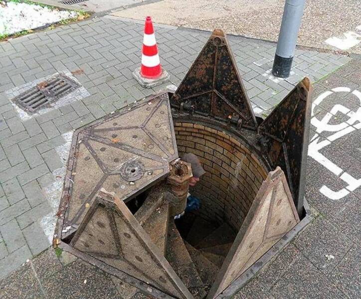 monday morning randomness - wiesbaden manhole