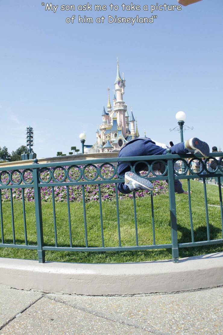 monday morning randomness - disneyland paris - "My son ask me to take a picture of him at Disneyland" 1000