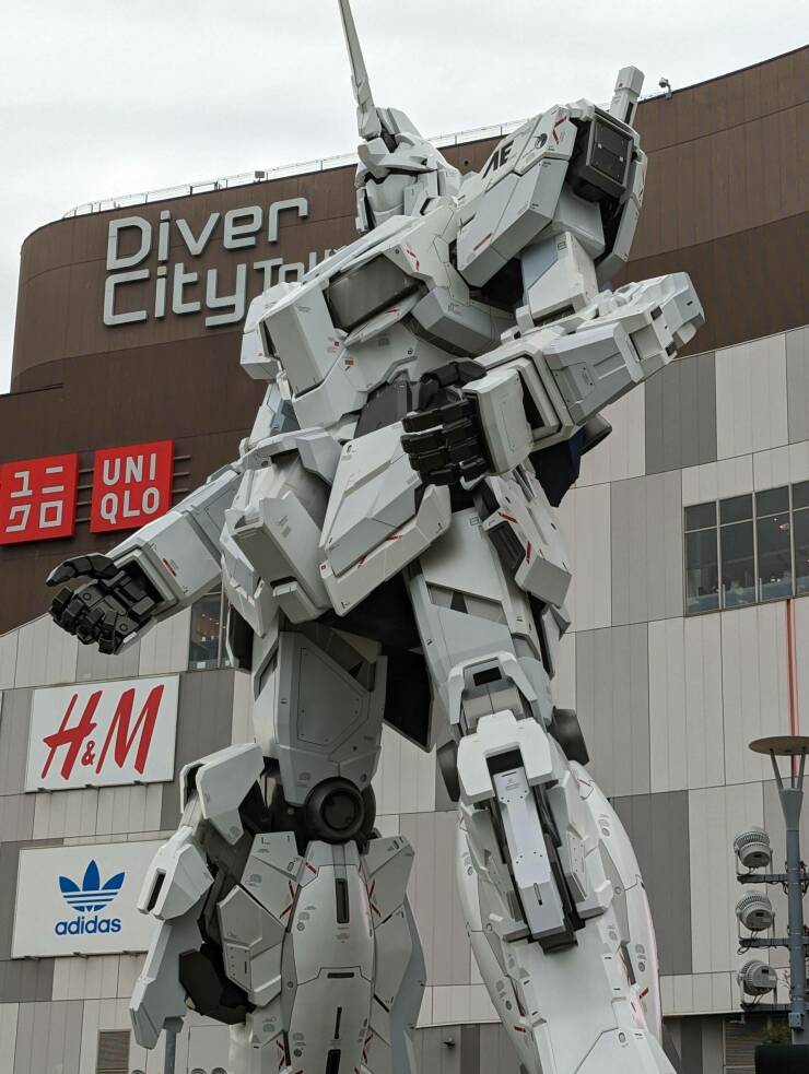 unicorn gundam statue - Diver City To Uni 70 Qlo H&M P adidas