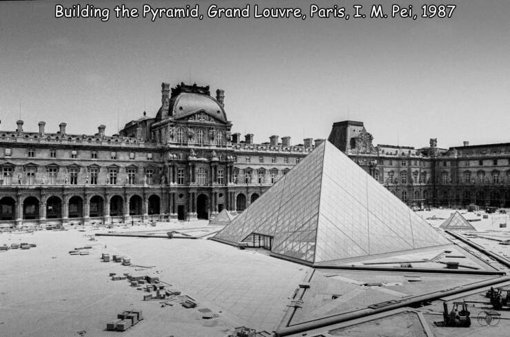 cool random pics - louvre under construction - Building the Pyramid, Grand Louvre, Paris, I. M. Pei, 1987 Nad