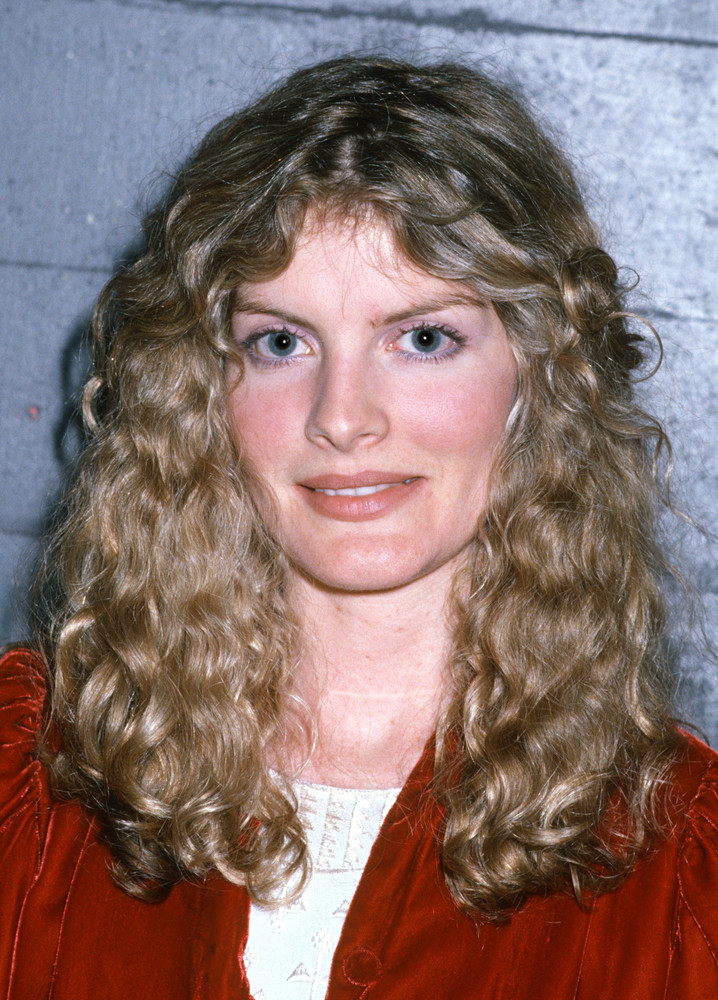 Rene Russo:
The gorgeous actress once helped support her single mother by working as an inspector on a factory line at an eyeglass company.