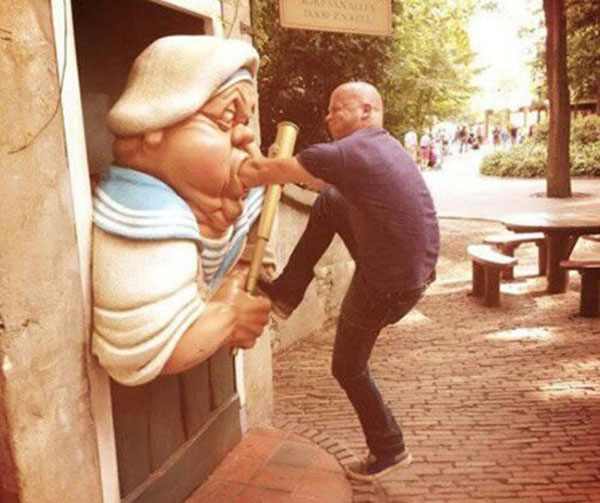 Statues Attacking Humans!