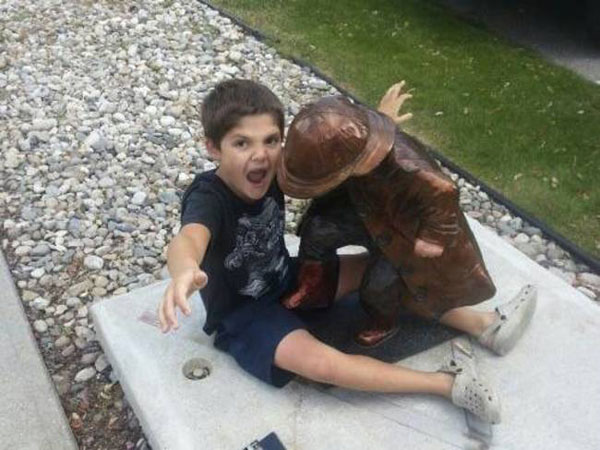 Statues Attacking Humans!