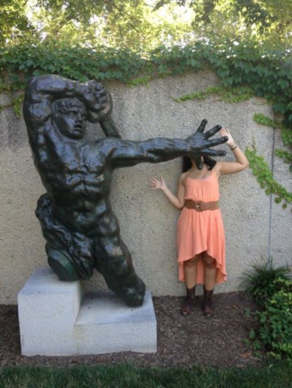 Statues Attacking Humans!