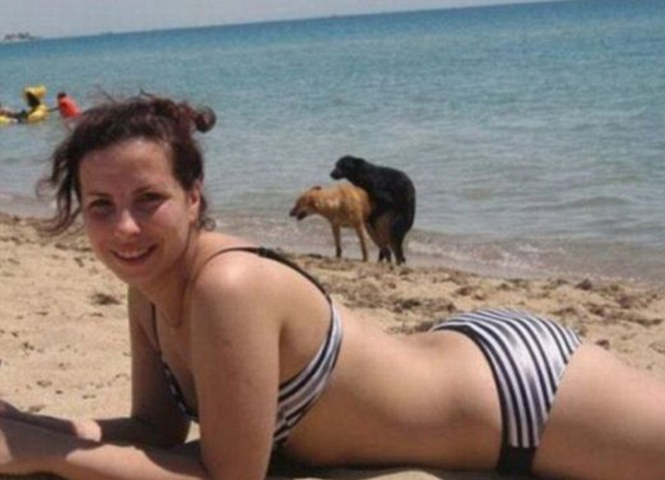 28 Awesome Photobombs For Your Viewing Pleasure!