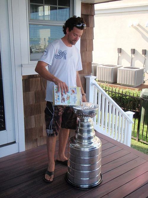 stanley cup pictures with players - re