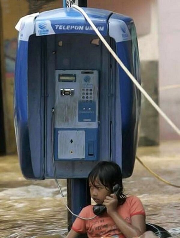 talking on phone during flood