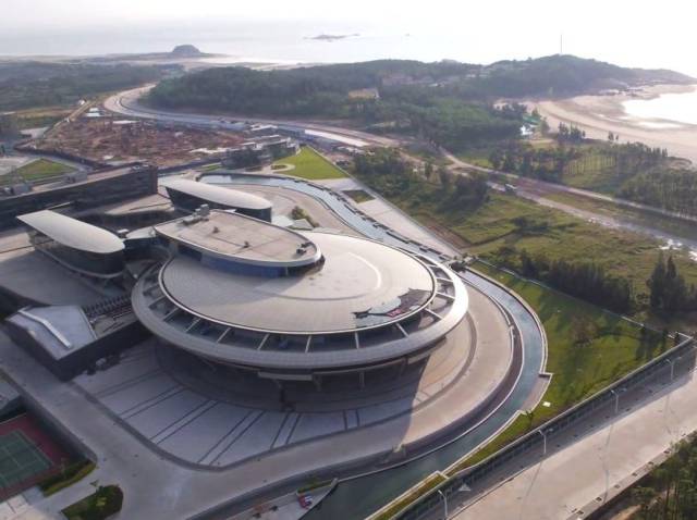 school shaped like millenium falcon