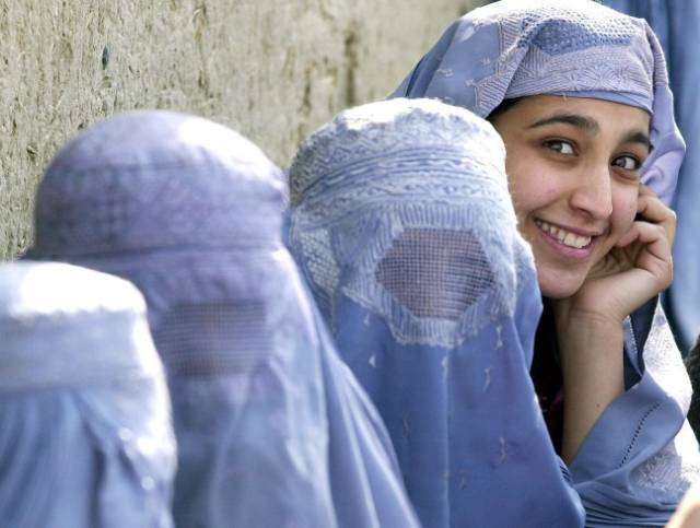 random pic afghan girls burqa