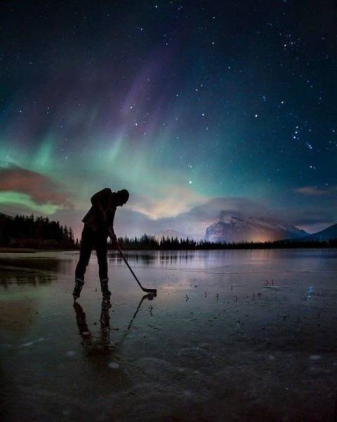 cool pond hockey northern lights