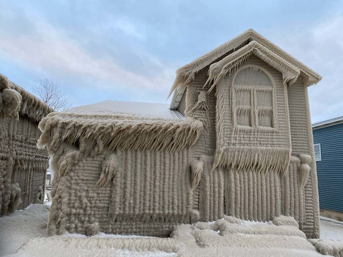 lake erie house covered in ice