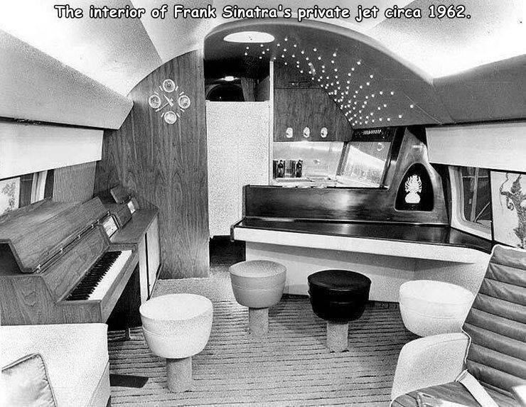 frank sinatra private jet - The interior of Frank Sinatra's private jet circa 1962.