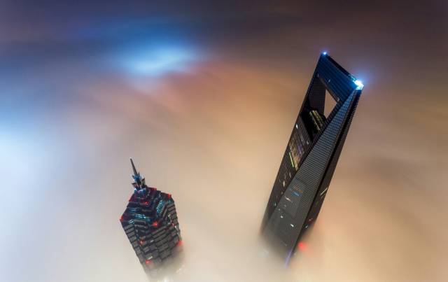shanghai tower fog