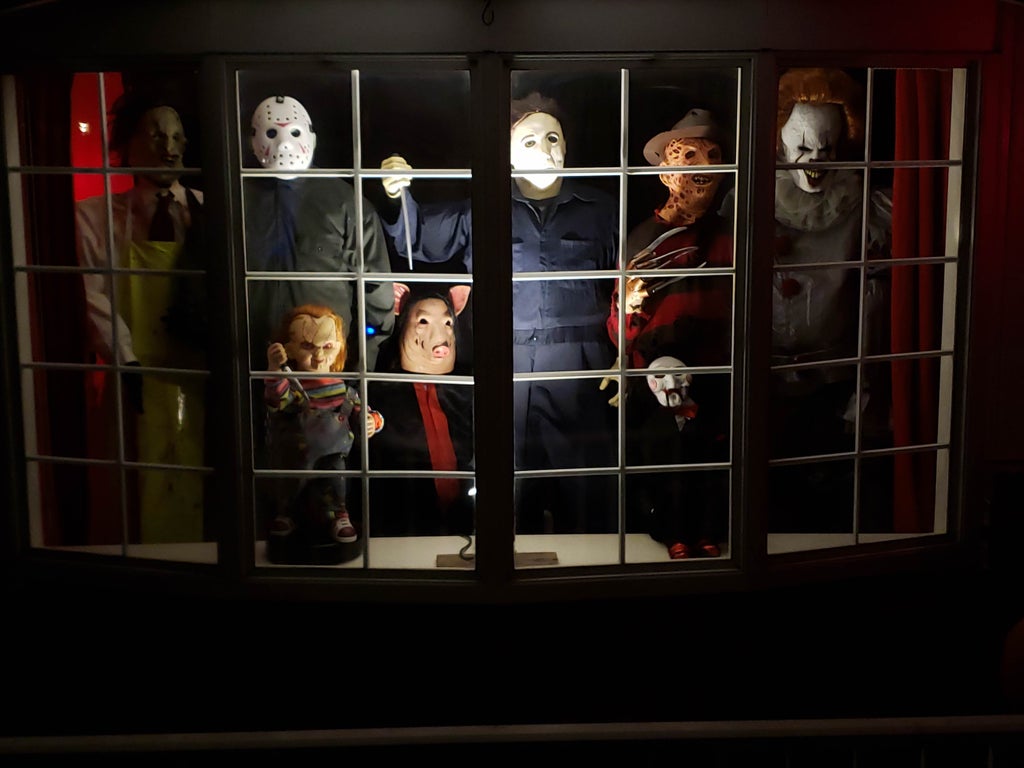 halloween window display