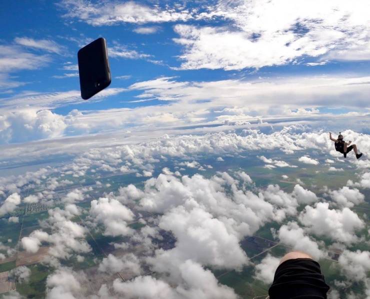 funny pics - people skydiving