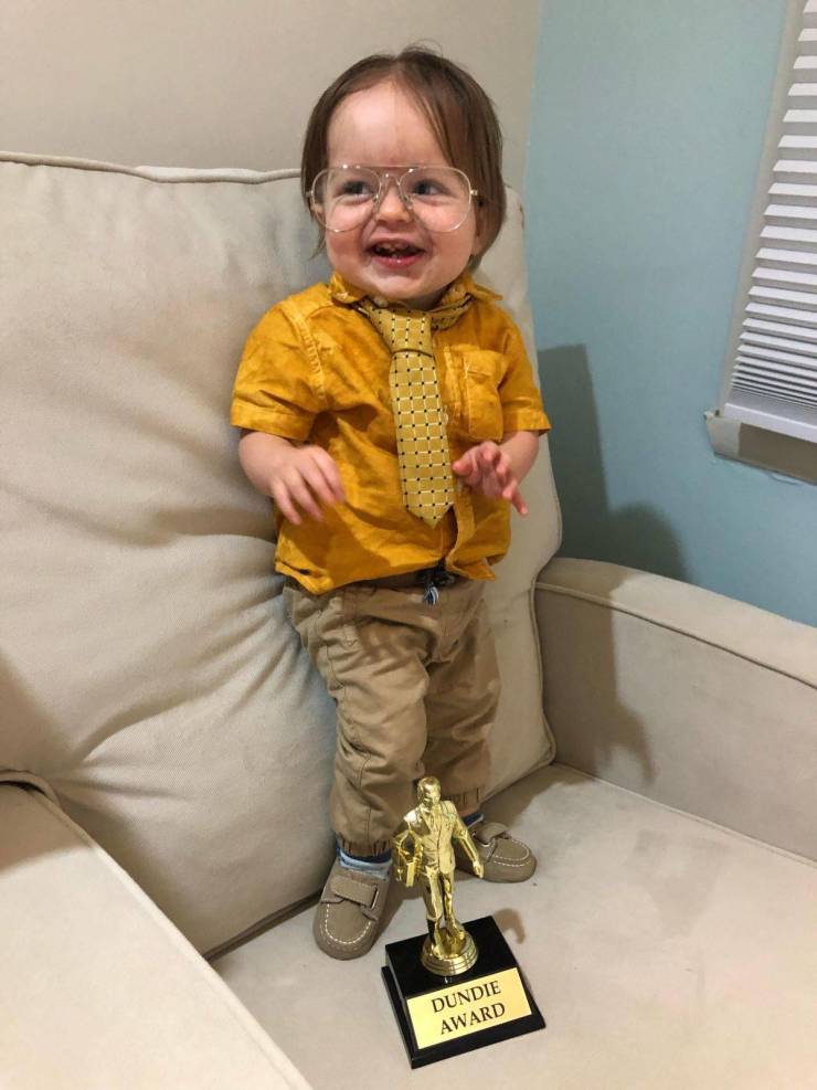 funny pics - baby dressed up as dwight schrute