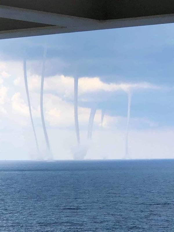 6 waterspouts gulf of mexico
