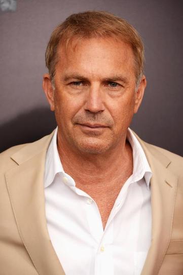 Kevin Costner declined to play Andy Dufresne in The Shawshank Redemption so he could concentrate on Waterworld.