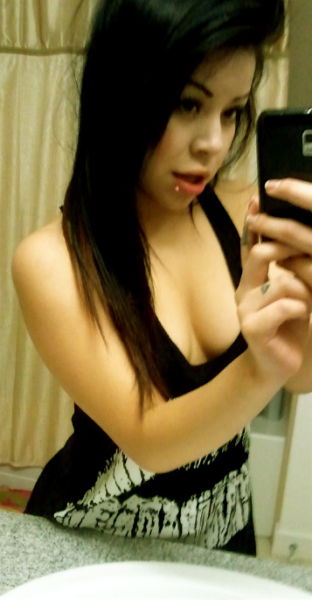 Sizzling Sweeties Cleavage And Nipping Out