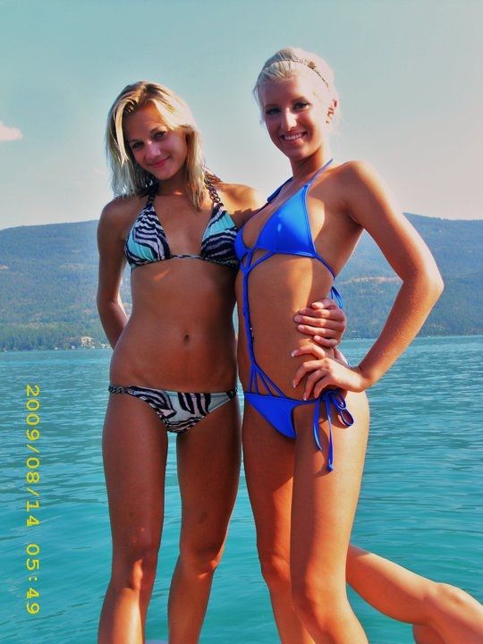 Skinny bikini babes