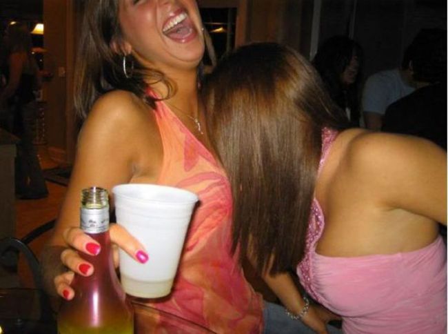 Amateur Awesomeness: College Motor Boating Chicks