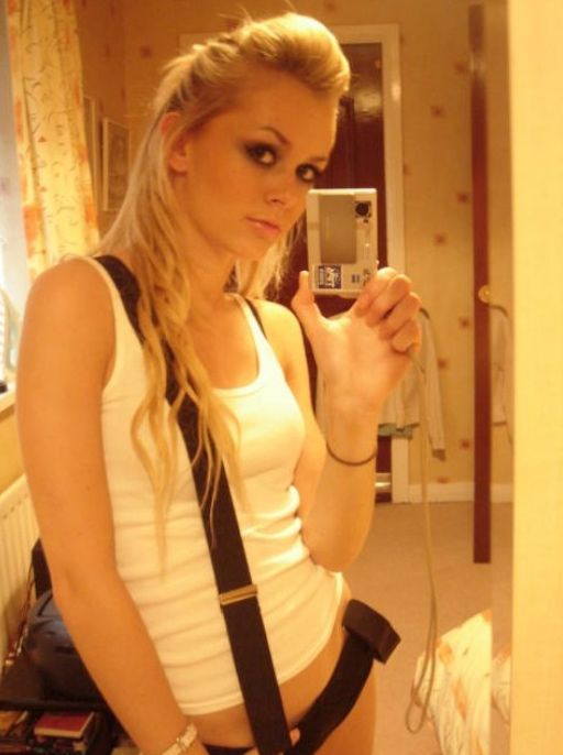 Sizzling Sweethearts: Horny Girls Playing