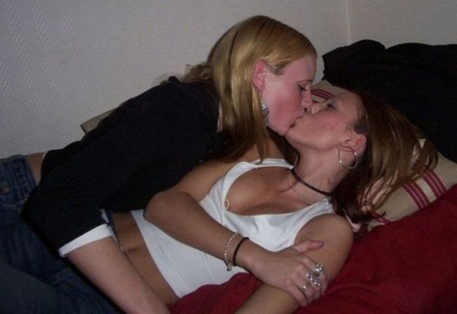 Sizzling Sweethearts Making Out