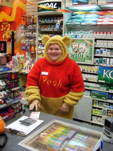 gas station cashier - Woal ah Taqullut aan dalam Wides Pooh Bee