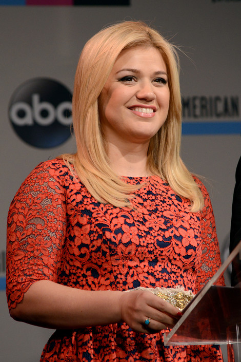 Season 1Undoubtedly the most popular and best-known of all the "American Idol" winners, Kelly Clarkson was just another singerwaitress from Texas when she first faced the "Idol" judges back in 2002. Back then, neither the bigwigs at FOX or the contestants themselves knew what would face them as the weeks of competition passed. As a matter of fact, "Idol" was a summer replacement that was not expected to do well.Still, it was a surprise to all when the show blew up the summer of 2002 with such force that the finale was viewed by an estimated 50 million people. Down to the wire were Kelly Clarkson and Justin Guarini. When Clarkson's name was called, so began a career that has encapsulated 11 million-selling singles, 6 CD's and 62 awards from 133 nominations and counting. She is currently awaiting the release of her latest production, a daughter due in June 2014 with husband Brandon Blackstock.