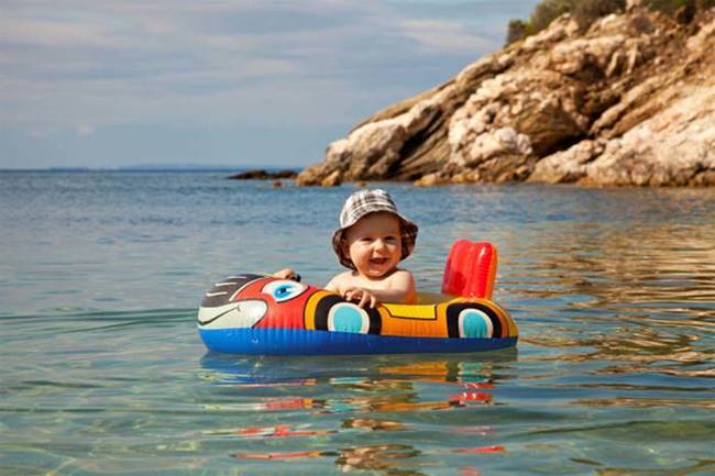 These boats look safe and sturdy to keep your baby floating. Unfortunately, they teared very easily, and could deflate with a baby in it. Luckily, no babies ever drowned because of the products.