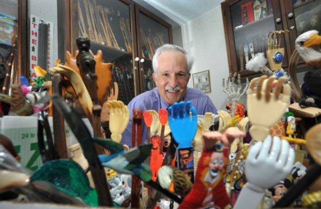 Manfred Rothstein has collected 675 back scratchers from 71 different countries.